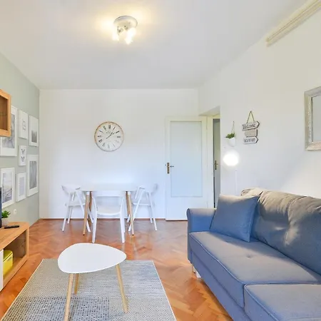 Laurel Apartament *